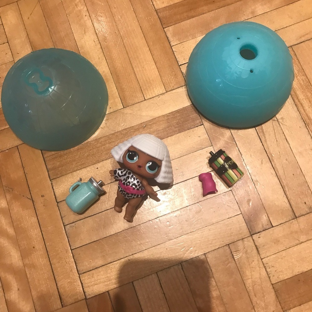 3/15$ Cute Doll with Accessories and Blue Ball​